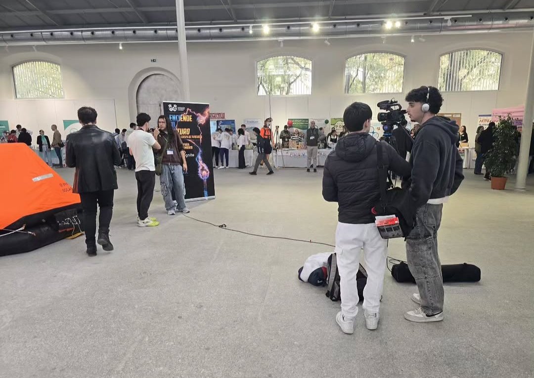 iesneruda's tweet photo. Participación de nuestra Familia Profesional de Imagen y Sonido, y asistencia de nuestro alumnado de 4º ESO a la Feria de Formación Profesional en Huelva https://t.co/3sob3qzmGD