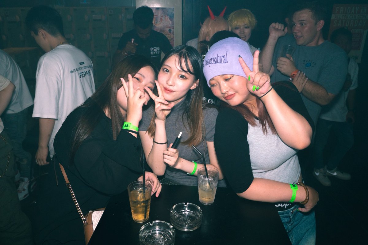 THEHAPPYCOCK's tweet photo. 2026.3.5 THURSDAY NIGHT PARTY
-OPEN 22:00✨

木曜日今夜も最幸PARTY開催🔥🐔
平日今夜は女性のお客様入場無料💗
ロッカーも無料開放中❗️
その他飲み放題があるナイトクラブは
ここ”HAPPYCOCK”だけ⁉️
沢山のご来店お待ちしております✨
 #卒業式  #飲み放題  #ナイトクラブ https://t.co/Hd5yJsZp7E