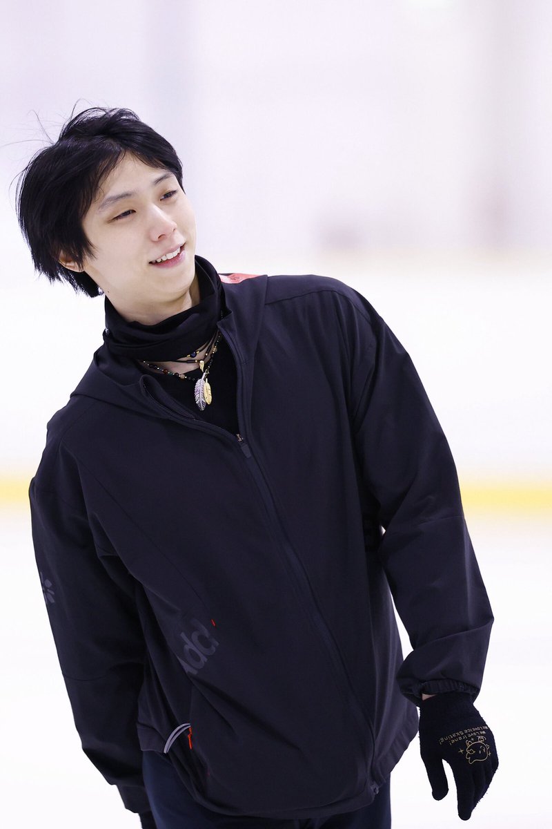 Grandprixoli's tweet photo. You guys realize we haven’t seen yuzu skate publicly in 8 months…. Notte will be crazy https://t.co/jZ68B0Va3C