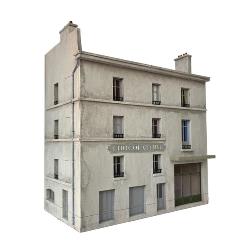 Vega1832's tweet photo. Nouveauté: l’immeuble de l’angle des rues de Lappe et de Charonne. Il s’inspire d’un immeuble populaire du quartier de la Bastille à Paris. Disponible en ligne chez https://t.co/1DAUQPXJVR ou à Bourges les 14 &amp; 15 mars prochain. https://t.co/jk394d9mBB