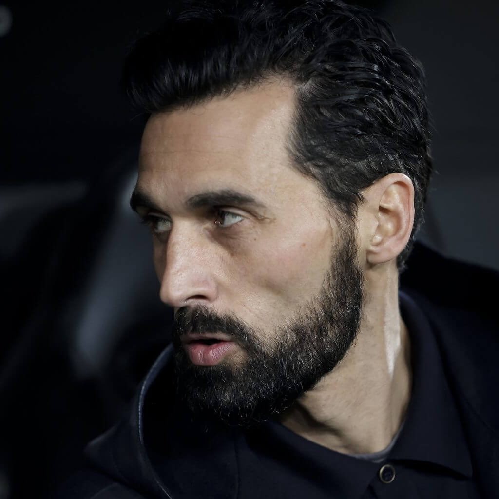 FabrizioRomano's tweet photo. 🚨🛑 Álvaro Arbeloa on Mbappé and Bellingham being threated abroad: “All these decisions are supervised by the club's doctors”.

“Everything, absolutely everything, is supervised by Real Madrid staff”. https://t.co/eBejqeQb83
