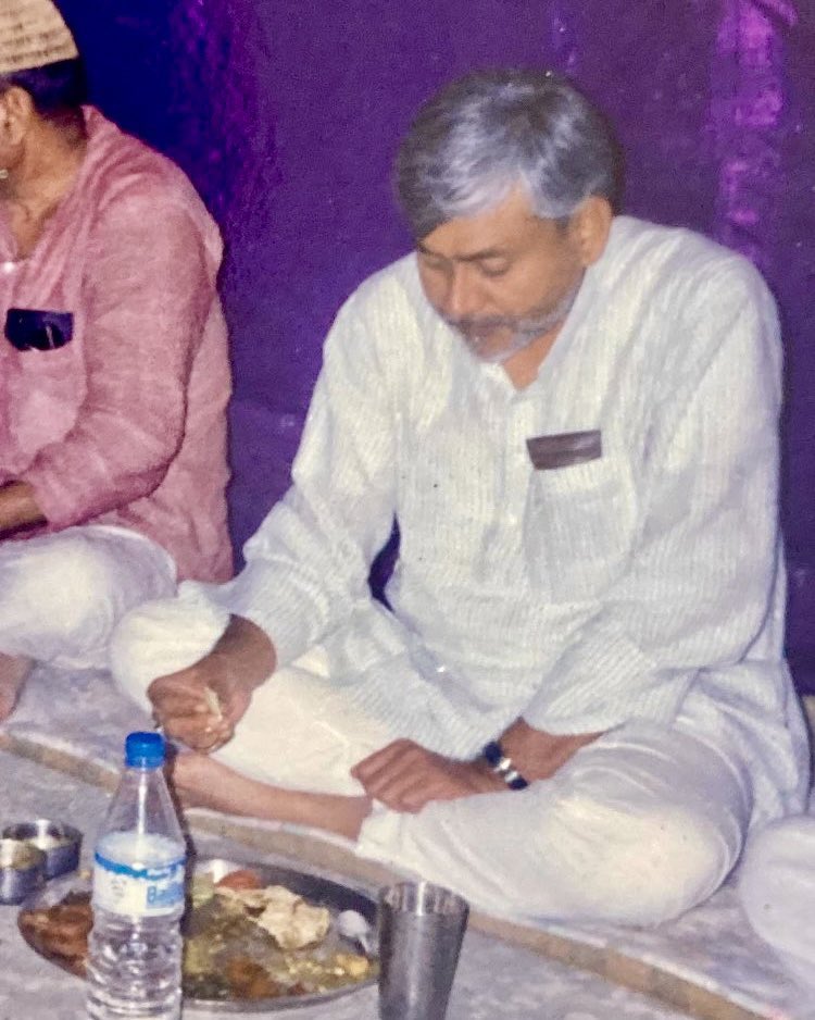 Thebihar_in's tweet photo. नीतीश कुमार भारत के महान प्रधानमंत्री बनते। उनका 2005-10 का कार्यकाल आप देख सकते हैं। 
लेकिन राहुल गांधी को प्रमोट करने के चक्कर में कांग्रेस ने जबरदस्ती मोदी जी को देश पर थोप दिया। अगर कांग्रेस नीतीश कुमार को पीएम उम्मीदवार घोषित कर देती तो मोदी जी का तीसरा कार्यकाल कभी नहीं आता। देश में जितनी गड़बड़ी हो रही है उसके लिए कांग्रेस जिम्मेदार है। एक राहुल के लिए कितने योग्य उम्मीदवारों को देश की सेवा करने से रोक दिया गया। कांग्रेस एक योग्यता हत्यारी पार्टी है। गांधी जी होते तो कांग्रेस को बंद करने के लिए धरने पर बैठ जाते।
