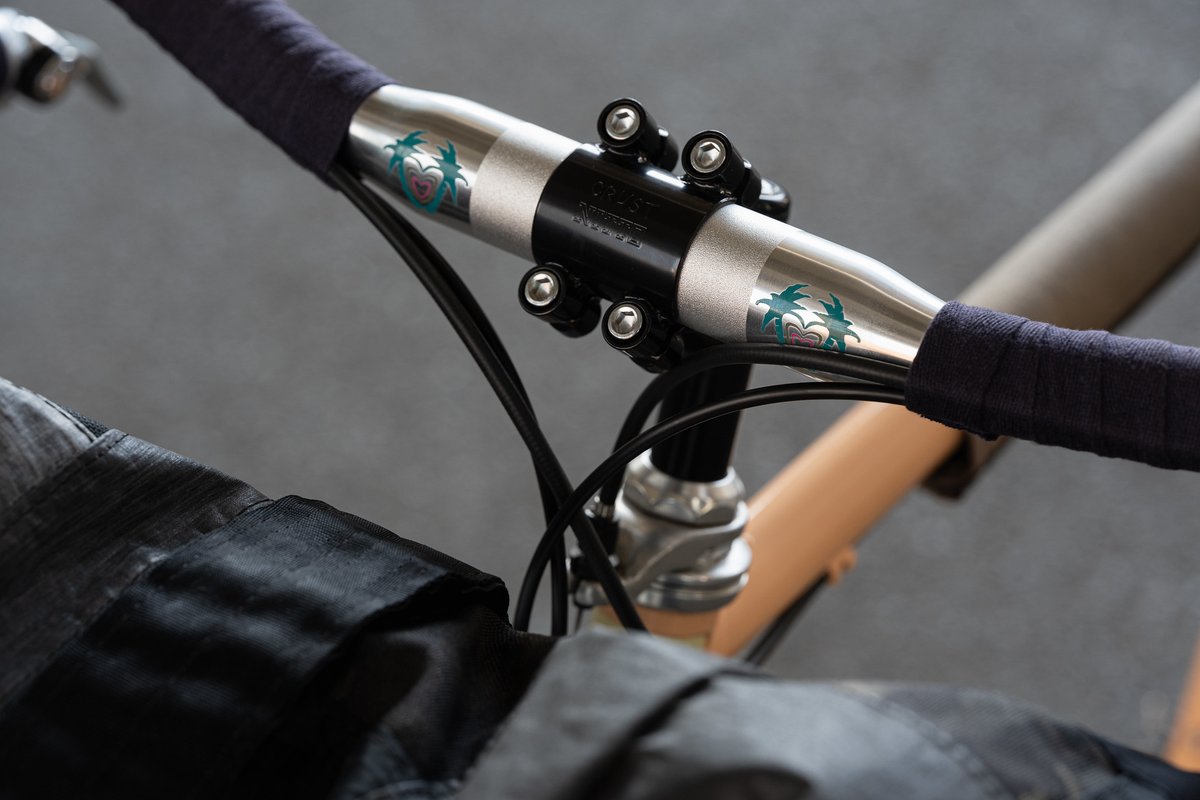 BLUE LUG tweet media