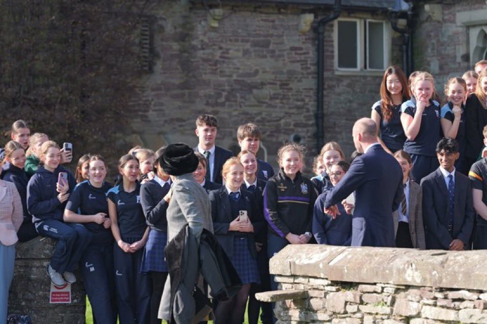 freedom_007__'s tweet photo. Look at all those happy faces looking at Prince William ❤️ https://t.co/fjt1fgYeyc