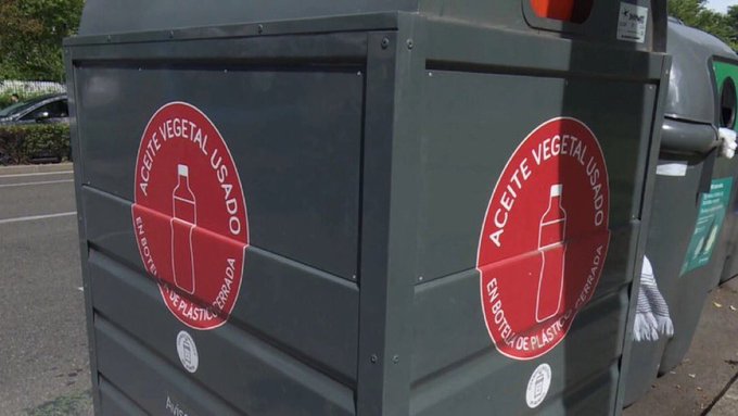 Lineamadrid's tweet image. ¿Necesitas depositar aceite vegetal usado? 💚♻
Relación de «Contenedores de aceite vegetal usado» en Madrid 👉 bit.ly/2utX8RQ
#Reciclaje