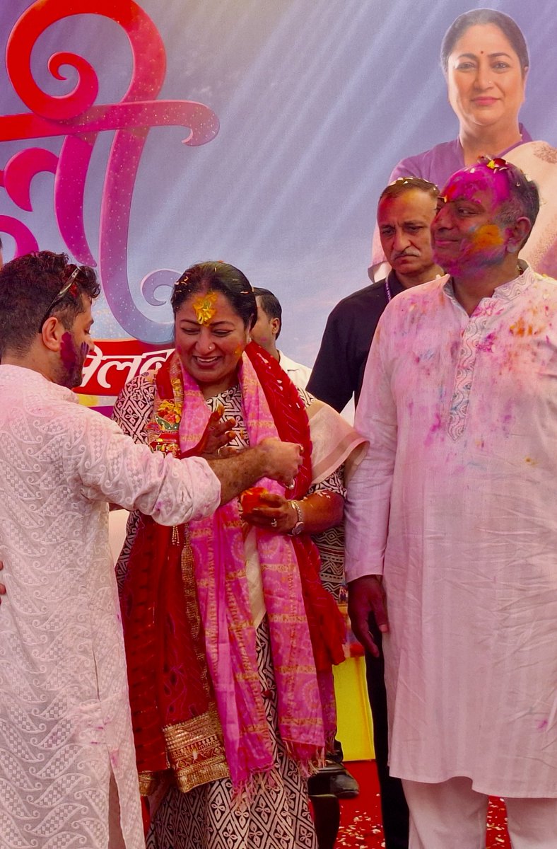 _hemantrohilla's tweet photo. Celebrating the vibrant spirit of Holi with the Hon’ble Chief Minister of Delhi,@gupta_rekha ji, and her husband Sir Manish Gupta ji, along with my dear friends Mohit and Kapil. Grateful for such colourful moments filled with warmth, joy and togetherness. happy Holi🌈 https://t.co/sT95XTfv3q
