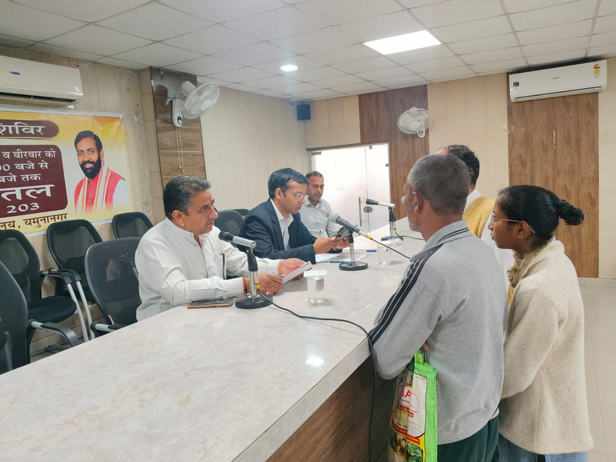 नगराधीश पीयूष गुप्ता ने बताया कि समाधान शिविर में अपनी समस्याओं को लेकर आने वाले प्रत्येक प्रार्थी की समस्याओं को मौके पर ही निपटान करने का भरसक प्रयास रहें, यदि कोई समस्या का समाधान दस्तावेजों या अन्य जांच पर आधारित है तब भी उसका समयबद्ध होकर जल्द निपटान करवाना सुनिश्चित करें।