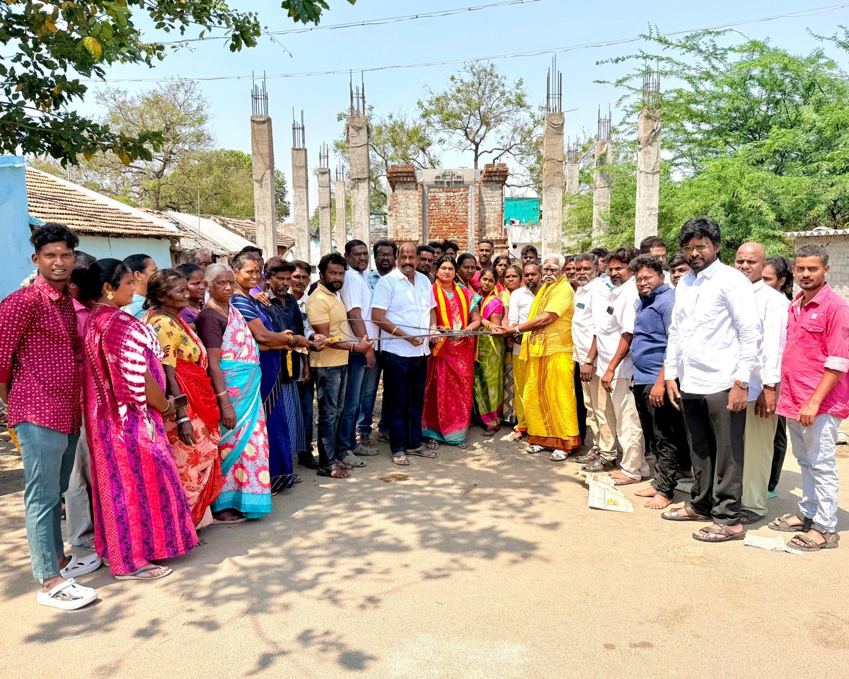 slmtvk's tweet photo. சேலம் தெற்கு தொகுதிக்குட்பட்ட 44வது வார்டு ஸ்ரீ பனஞ்சாரி அம்மன் திருக்கோவில் கட்டுமான பணிகள் நடைபெற்று வரும் நிலையில்,

கட்டுமான பணிக்காக தேவையான கட்டிட கம்பிகள் நன்கொடையாக கோவில் கமிட்டியிடம் கழக தோழர்களுடன் இணைந்து வழங்கப்பட்டது. https://t.co/isbTmnySOf