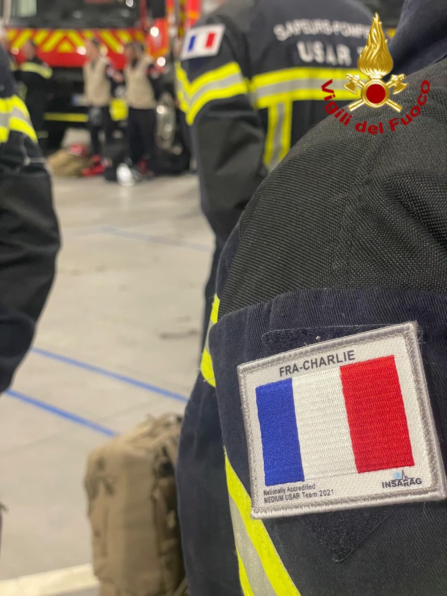 vigilidelfuoco's tweet photo. Cooperazione e professionalità per un soccorso senza confini 🌍 🧑🏻‍🚒

Importante esercitazione internazionale a Rumilly🇫🇷, protagonisti i #vigilidelfuoco🇮🇹 nel ruolo di valutatori esperti per il team #USAR francese: in 36 ore di attività senza sosta, verificati i protocolli di comando e le tecniche di salvataggio tra le macerie