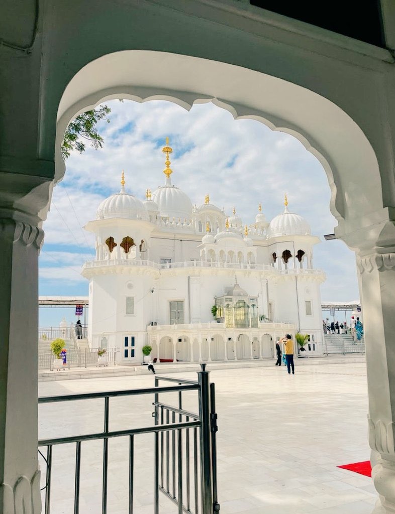 harmansainirul1's tweet photo. ਮਨਾ ਮੇਰਿਆ! ਗੁਰਬਾਣੀ ਪੜ੍ਹਿਆ ਕਰ.... 
ਐਵੇਂ ਫ਼ਿਕਰ ਨਾ ਬਹੁਤਾ ਕਰਿਆ ਕਰ... 
ਦੁੱਖ-ਦਰਦ, ਰੋਗ ਸੱਭ ਮੁੱਕ ਜਾਣਗੇ... 
ਅੰਮ੍ਰਿਤ ਵੇਲੇ ਵਾਹਿਗੁਰੂ ਜੀ ਦੇ ਚਰਨਾਂ ਨਾਲ
ਜੁੜਿਆ ਕਰ🙏🙏
#ਵਾਹਿਗੁਰੂ_ਜੀ #ਮਿਹਰ_ਕਰਨਾ https://t.co/yxdstNV0oQ