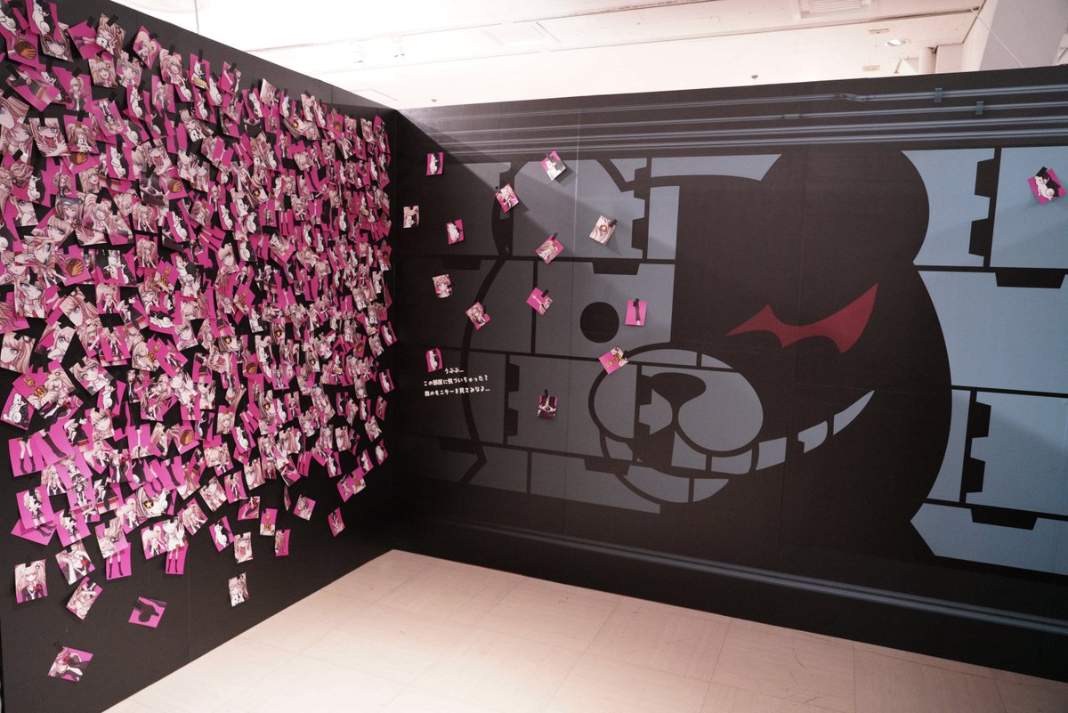 ／
#ダンガンロンパ15周年記念展
東京会場開催中✨
＼

本展覧会の内部をチラ見せ👀

ここは一体…？
どうやら会場内にある隠し部屋のようです。
見逃さないよう、慎重に会場をご見学ください！

📅2026/3/1(日)～3/16(月)
📍松坂屋上野店6階催事場
🎫l-tike.com/danganronpa-15…

#ダンガンロンパ