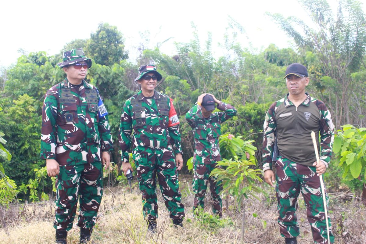 korem132palu's tweet photo. Danrem 132/Tdl Tinjau Langsung Kawasan Gunung Biru Poso, Pantau Proglatsi Satgas Sistem Blok (PSSB) Yonif 714/Sintuwu Maroso

#kodam23palakawira
#korem132tdl
#tniadmengabdidanmembangunbersamarakyat https://t.co/p1NnZrDGoO