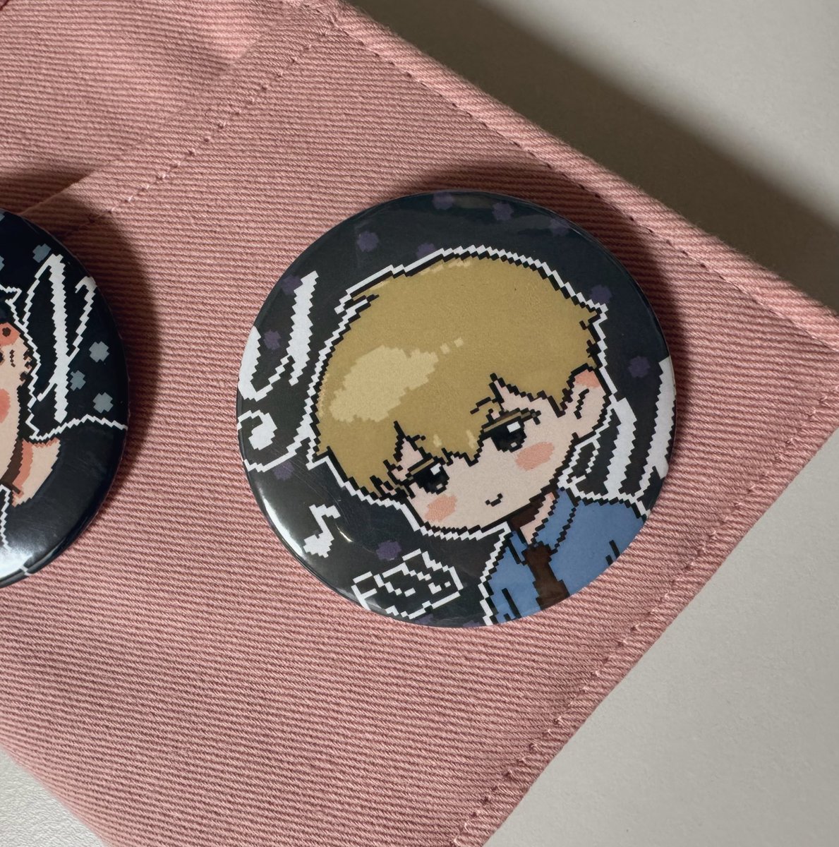 이길원 캔뱃지가 너무 귀여워!!!!🚨🚨
차님이 열어주신 이길원 공구 슬쩍 탔는데..🥹 귀여운 지구여운이가 저희 집에 왔어요....
픽셀로 표현된거.. 지구 특유의 새침한 표정.. 여운이의 연상의 여유의 미소.. 모든게 완벽해요😇
아이들과 함께 잘 살겠습니댜!!
감사해요 차님💝

<a href="/jiguyeoun/">cha</a>