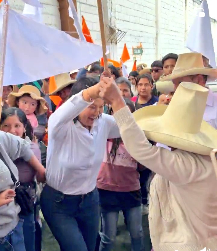 <a href="/Oswaldoconfe/">Oswaldo G.C</a> <a href="/PabloUrri/">Pablo Urribarri</a> Cajamarca es naranja. La China Fujimori robó el corazón de los cajamarquimos.
#KeikoPresidente