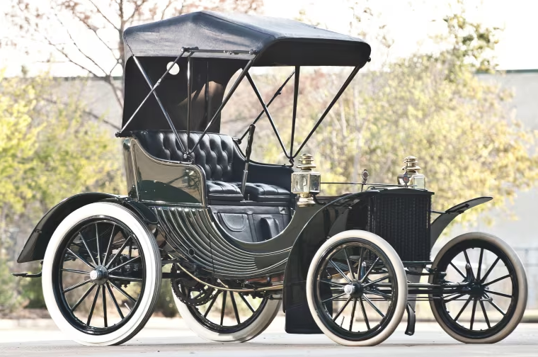 UltimativCars's tweet photo. (Background knowledge)

The 1st 🇺🇸 car-company was #Duryea (1893-1916), founded by the brothers Charles E. &amp; John F. Duryea.

Over a time period of less than 25y, a total amount of appr. 500 units were built, of which 300 #FourWheel #Phaeton|s (1893-1905; barely 2 dozens remain). https://t.co/iUvC1z2Ypr