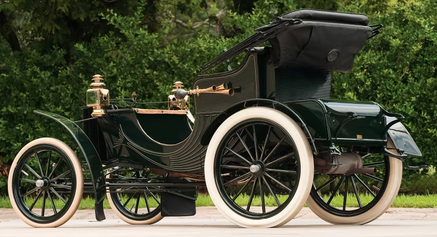 UltimativCars's tweet photo. (Background knowledge)

The 1st 🇺🇸 car-company was #Duryea (1893-1916), founded by the brothers Charles E. &amp; John F. Duryea.

Over a time period of less than 25y, a total amount of appr. 500 units were built, of which 300 #FourWheel #Phaeton|s (1893-1905; barely 2 dozens remain). https://t.co/iUvC1z2Ypr