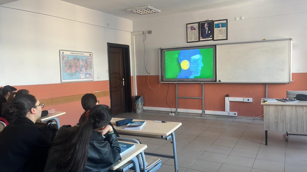 YedisuC's tweet photo. Okulumuzda Yeşilay Haftası kapsamında "İlk Dersim Yeşilay" temalı video izletildi. Yeşilay Haftasının öneminden bahsedildi ve çeşitli etkinlikler düzenlendi. @bingolmem @MustafaOzel66 @YedisuMEM @YedisuKaymakam https://t.co/IXaPncb92S