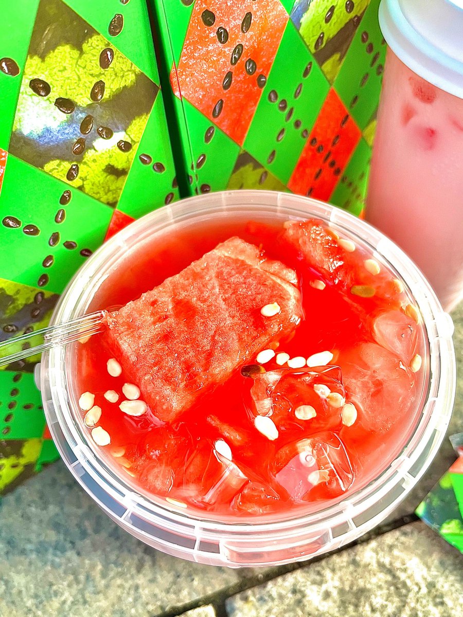 MSmaain's tweet image. Refreshing Watermelon Mint Cooler  Blend 2 cups seedless watermelon, 5 mint leaves, 1 tsp lime juice. Strain, pour over ice, garnish with mint. Beat the heat in 5 mins! #SummerDrinks #QuickRecipes
