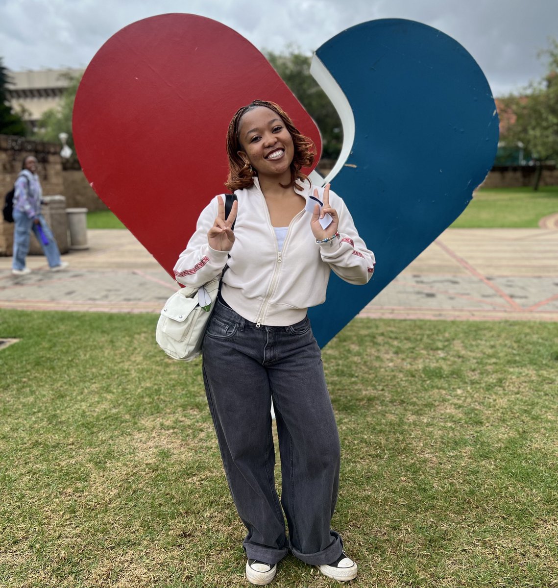 Yfm's tweet photo. The sun might not be out but the Tukkies are, if you’re on campus at @UPTuks come through and say hi and you could win a prize with @CapitecBankSA 🤩 #TheLunchLeague
#CapitecTakeover https://t.co/LPA8C5vRm9