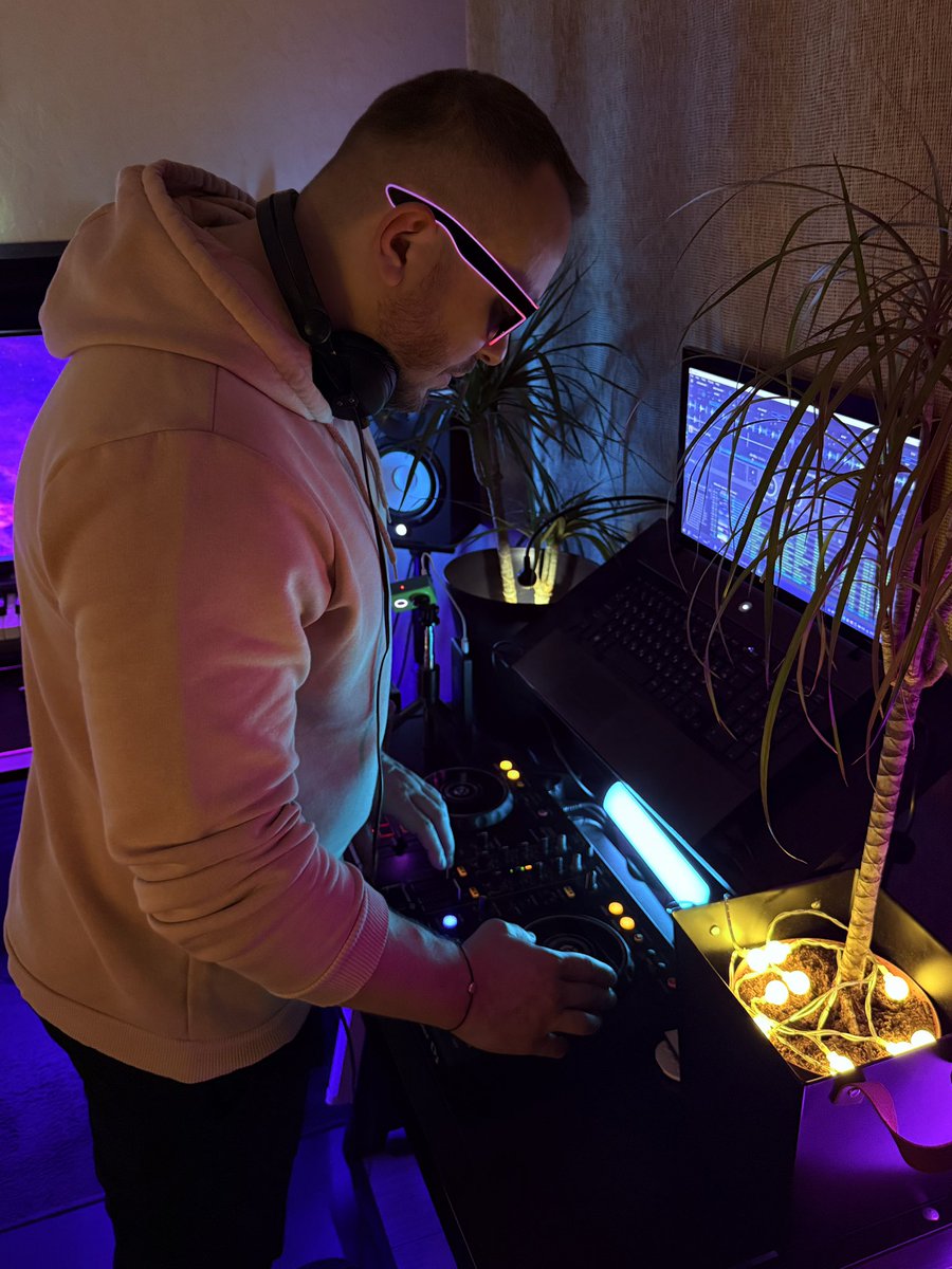 MEHÍLOVE tweet media