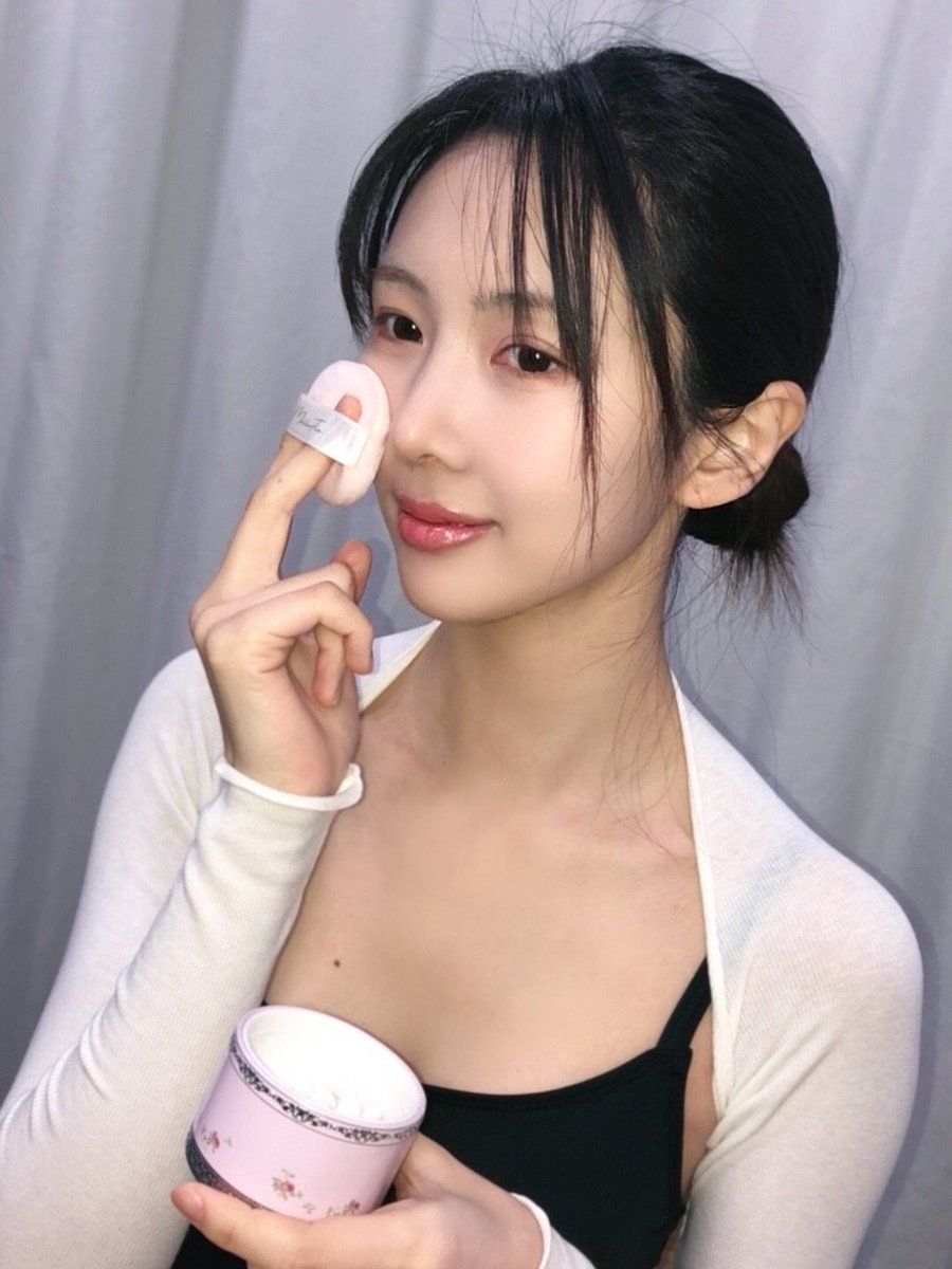 yoohyeon pics tweet media