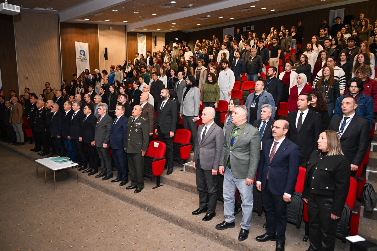 AntalyaValilik's tweet photo. 📍 Akdeniz Üniversitesi Edebiyat Fakültesi

Uluslararası Antalya Fetih Sempozyumu Açılış Törenine katılan Valimiz Hulusi Şahin, Prof.Dr. Erkan Göksu'nun "Fetih ve Fatih Antalya'nın Fethi ve Sultan I. Gıyaseddin Keyhüsrev" konulu açılış konferansını dinledi.

Bu yıl 6'ncı kez düzenlenen ve Antalya’nın fethine ışık tutan akademik değerlendirmelerin paylaşıldığı sempozyumumuz, şehrimizin köklü tarihini aydınlatarak gelecek kuşaklara miras bırakmaya devam edecek.

#AntalyanınFethi🇹🇷
#EvimizAkdeniz🌊
#Antalya1207🦅
#Antalya🇹🇷