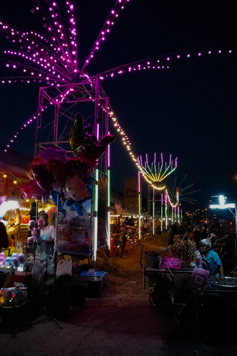636f6c646464's tweet photo. market outside the seashell museum in rawai #myimage #sorry #learning #okay https://t.co/pQlCTs3FvD