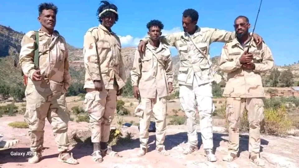 BashirHashiysf's tweet image. #Ethiopia #Eritrea 
Report: Parts of Eritrean troops reportedly dressed in Ethiopian ENDF uniforms, seen in #Tigray.

A report published by the Africa Defense Forum states that a number of Eritrean troops are dressed like Ethiopian Defense Forces  entered parts of Ethiopian