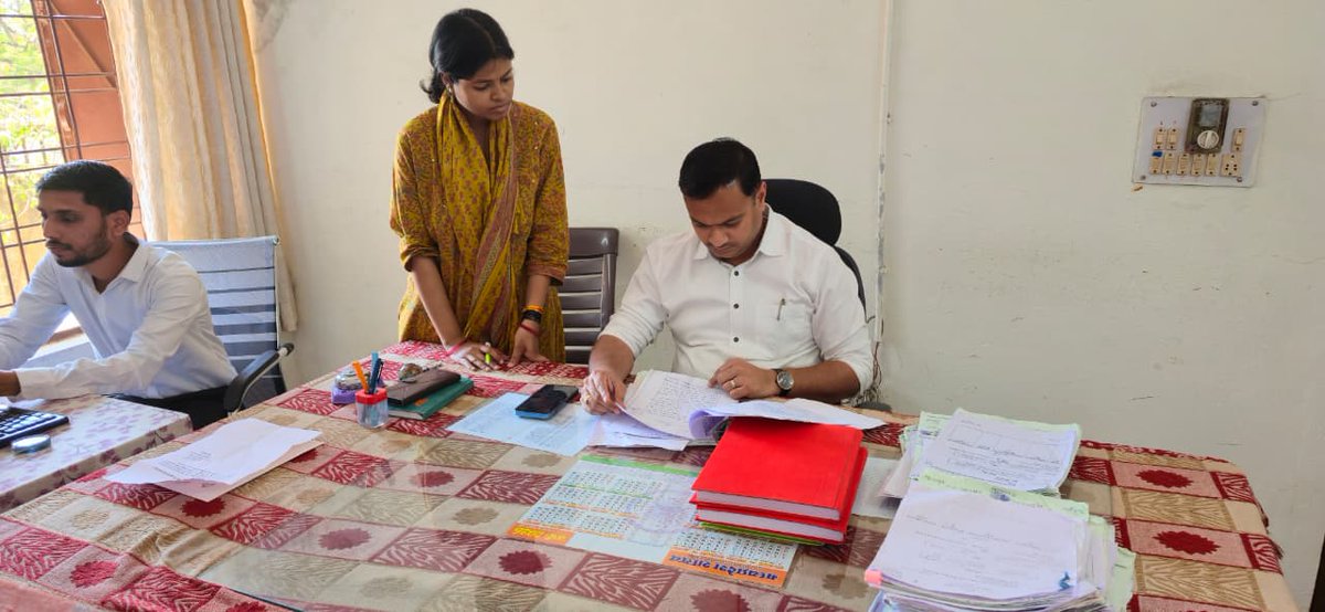 PROJSDhar's tweet image. अनुविभागीय अधिकारी (राजस्व) धार श्री राहुल गुप्ता द्वारा राजस्व कोर्ट केसुर वृत्त एवं राजस्व न्यायालय तहसील धार का निरीक्षण किया गया।
निरीक्षण के दौरान लंबित प्रकरणों की समीक्षा कर समयबद्ध एवं पारदर्शी निराकरण के निर्देश दिए।

#Dhar #Revenue #MPNews #GoodGovernance