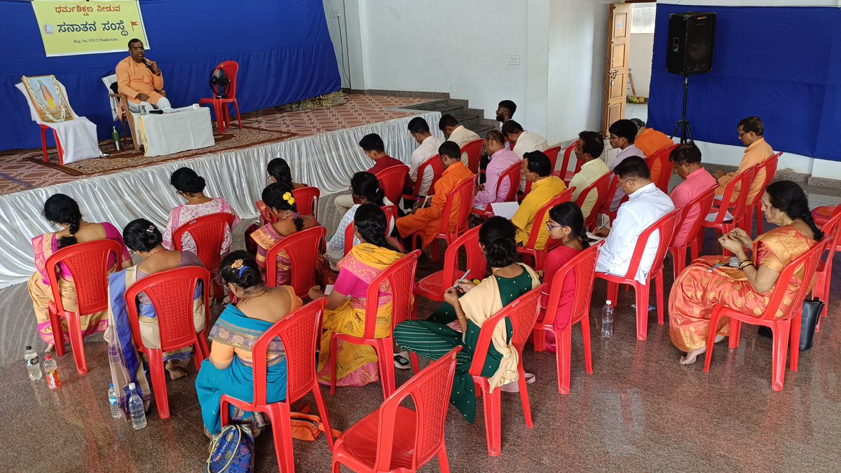 Ramanand_SS's tweet photo. True spiritual progress happens when “I want” transforms into “Let God’s Will prevail.”

Cultivating sacrifice is vital to dissolve the ego and advance in Sadhana !

Discussed the next stage of spiritual practice with seekers at a Satsang in #Uppinangady. https://t.co/mFqnwVgtxm