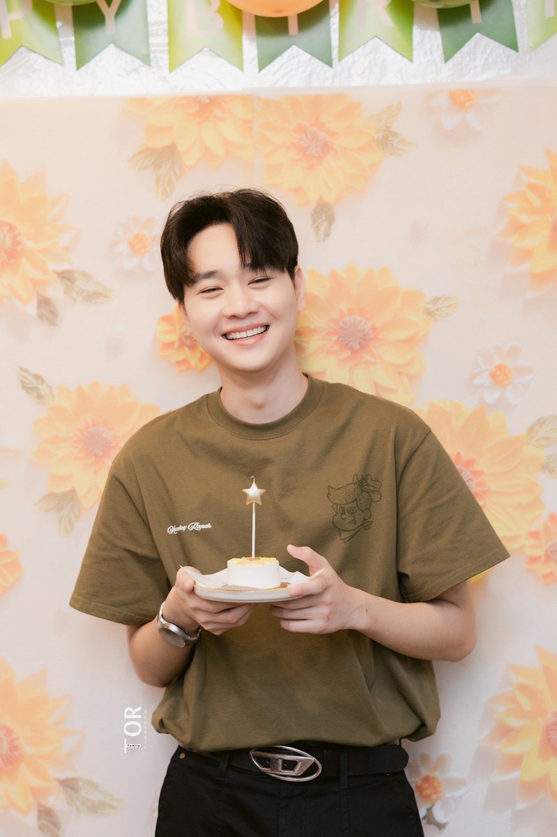 torsupakorn_family tweet media