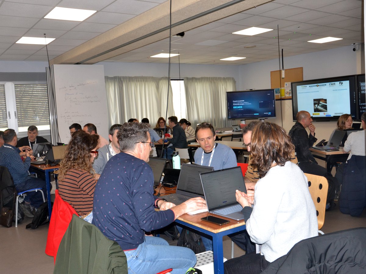 CFSomorrostro tweet media