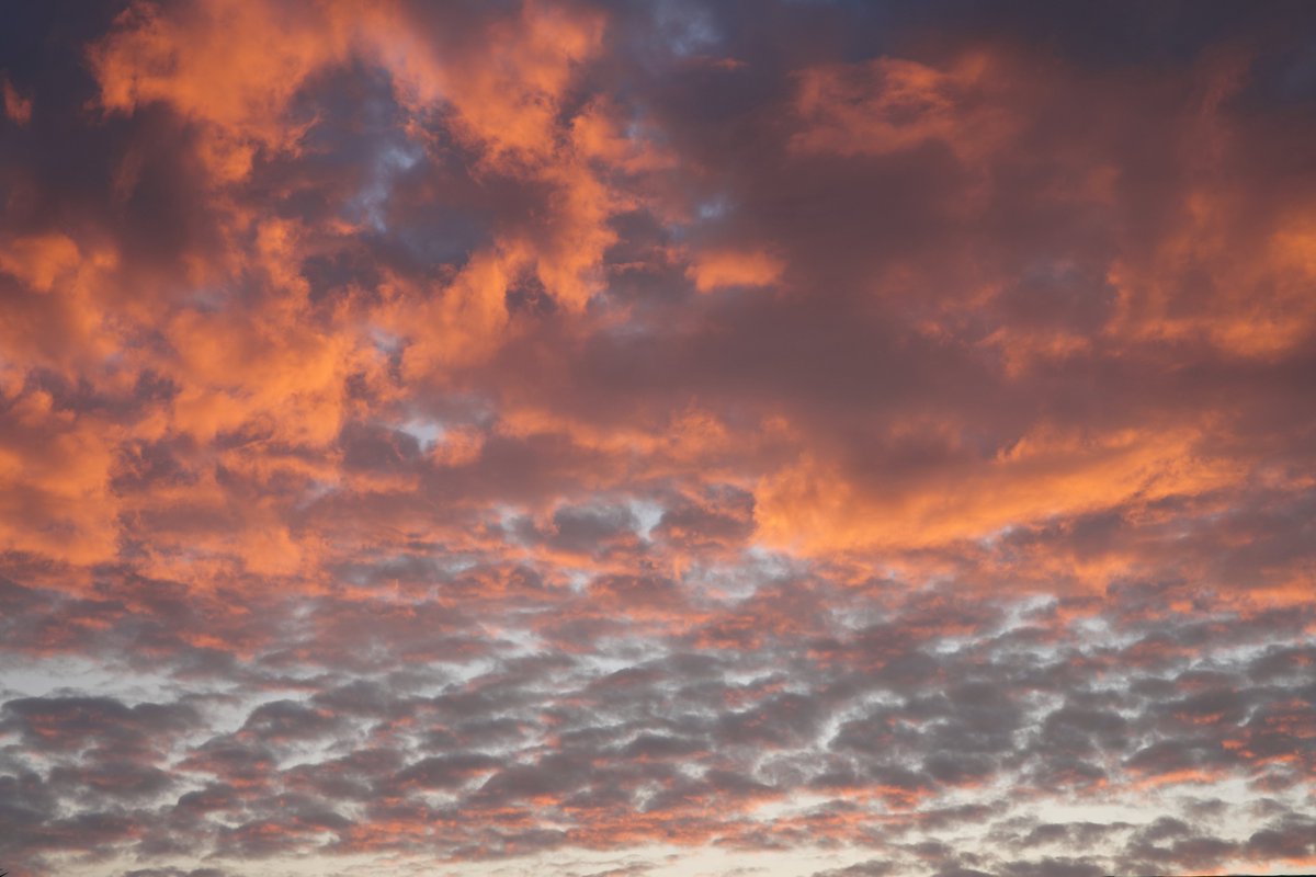 636f6c646464's tweet photo. clouds i saw in rawai #myimage #iloveclouds https://t.co/o1eBriGg5u