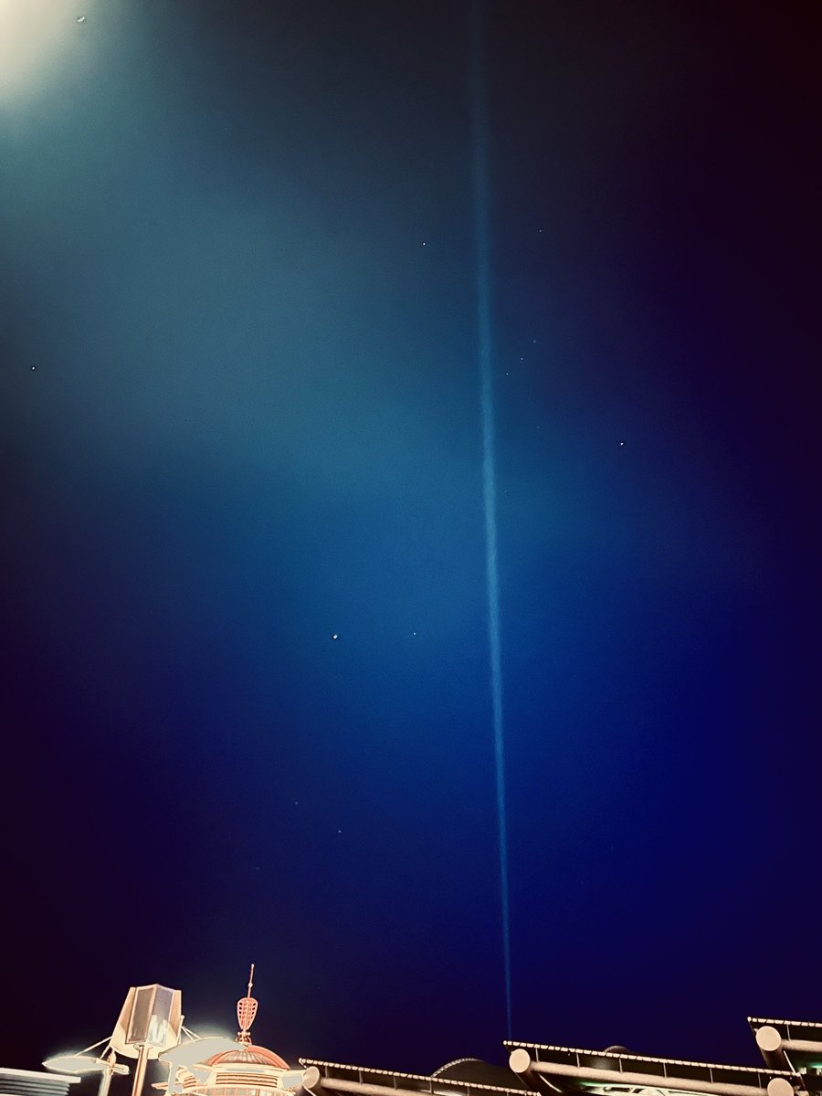 夜の飛行機雲

#ディズニーシー