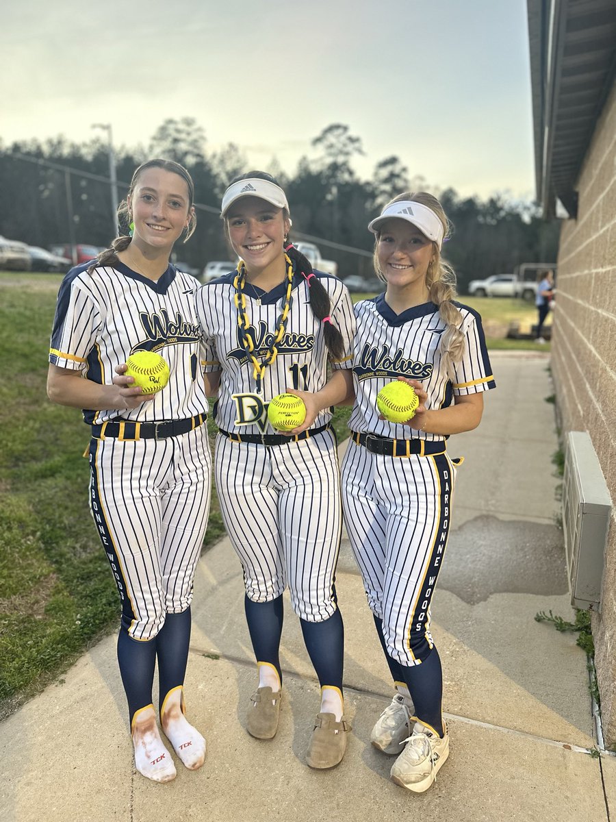 DWCS_SOFTBALL's tweet photo. https://t.co/2bgKpvb0Eu