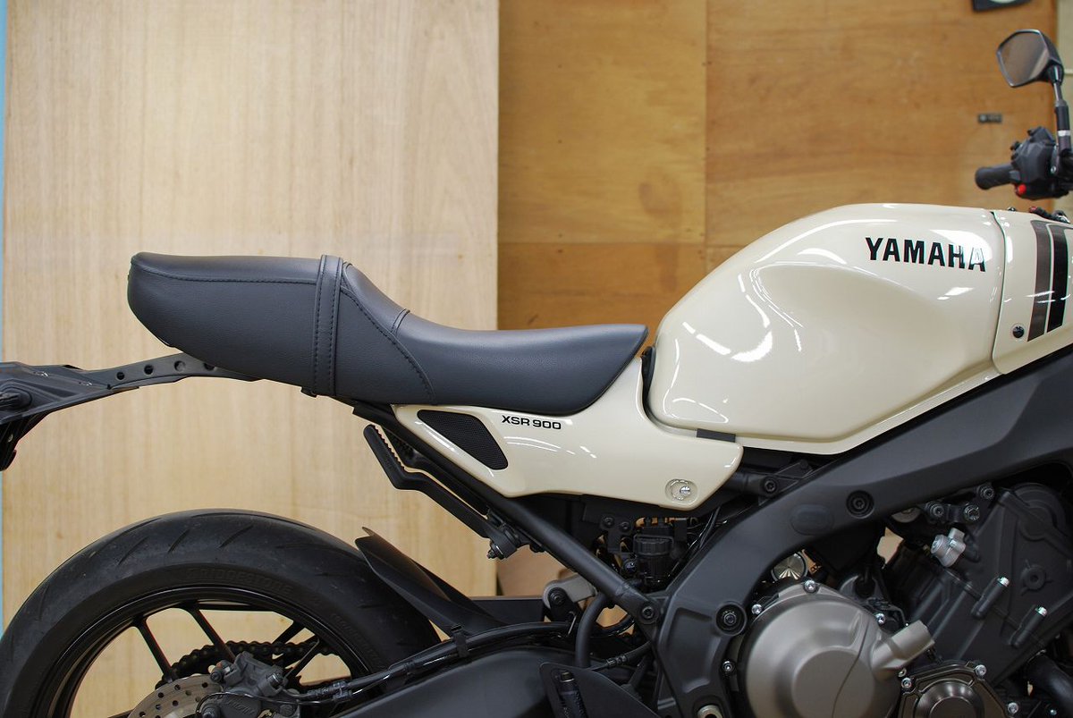 XSR900ハイシートのステッチ中落ちBタイプ完成しました！ 簡素な意匠 