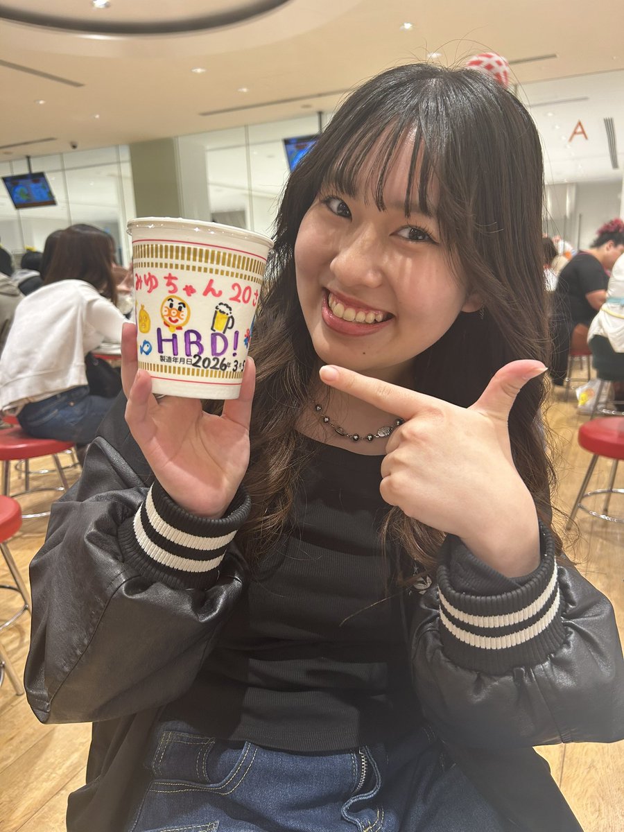 本日20歳になりましたー！🎂
大人の女性、頑張ります。笑

先輩方たくさん飲みに連れて行ってくださいねっ^^