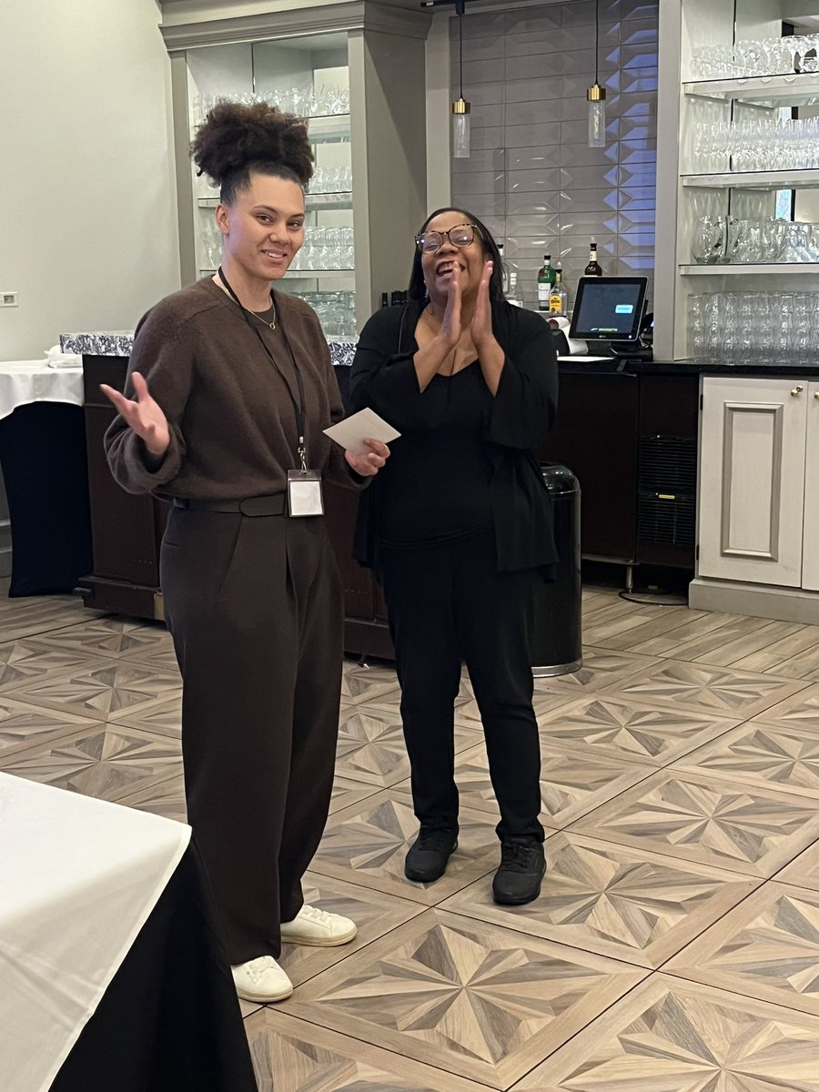 Courtney Kouzmanoff tweet media