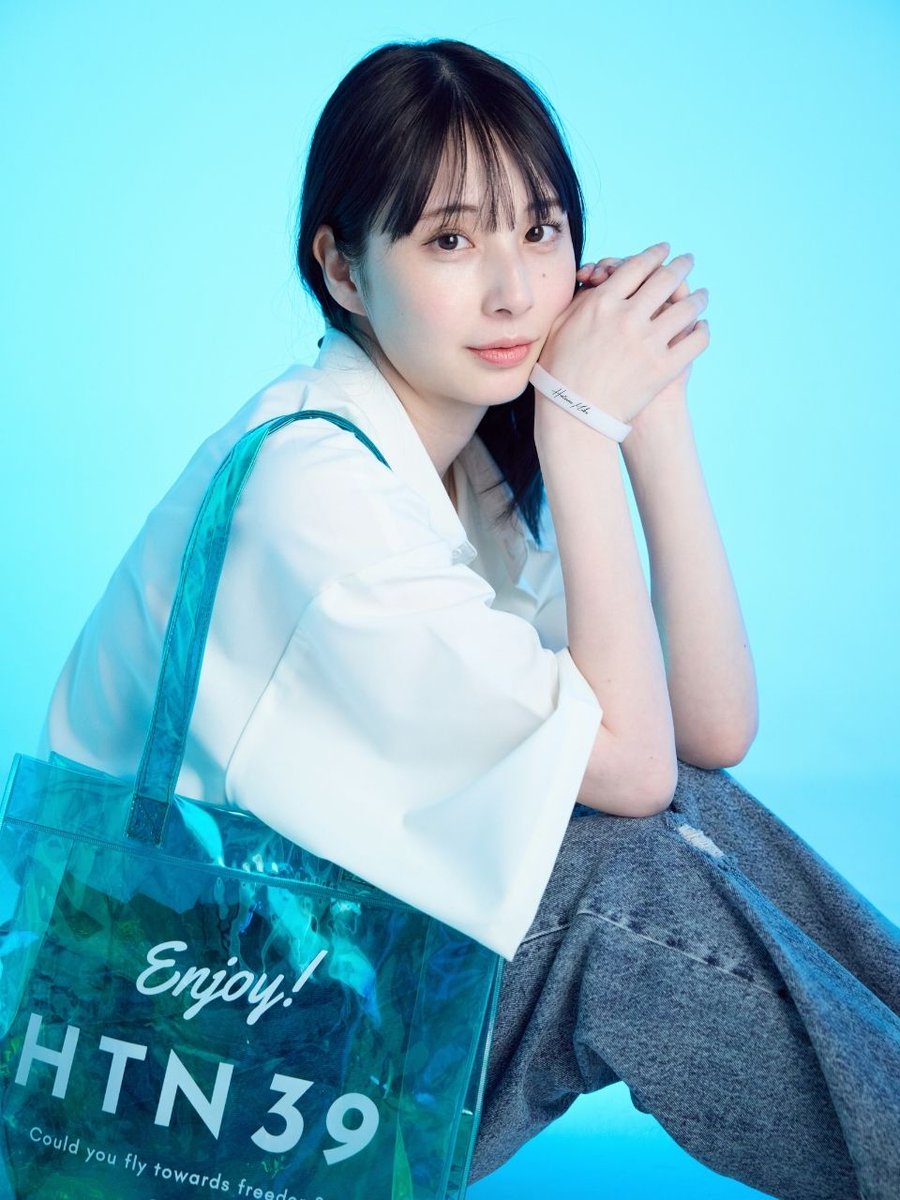 オーロラに反射する素材を使用したビニールバッグ。 初音ミク、鏡音