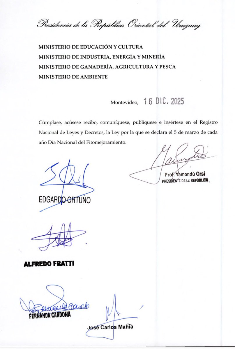 URUPOV_UY's tweet photo. 5 de Marzo

Día Nacional del Fitomejoramiento

Un gran reconocimiento a todos los que contribuyen a la economía del país, a través del mejoramiento genético vegetal! 

“Más &amp; Mejores Variedades Vegetales” https://t.co/cA4FTlRUd4