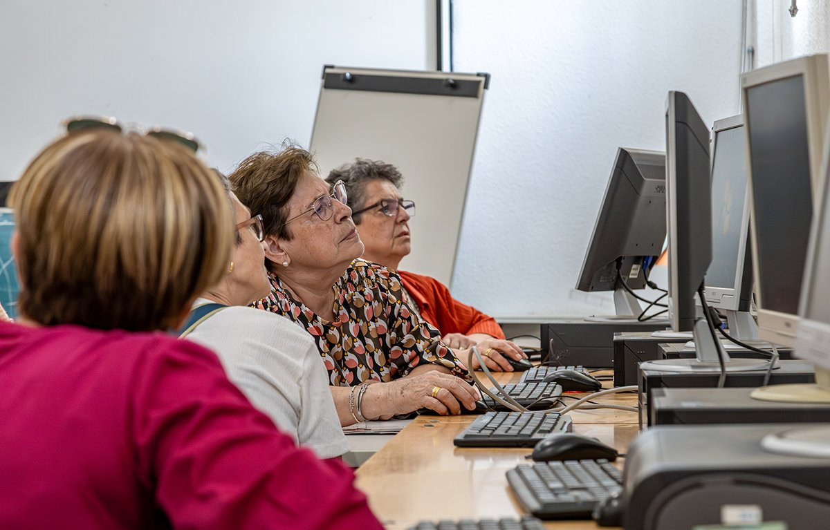 Cáritas Diocesana de Mérida-Badajoz✳ tweet media