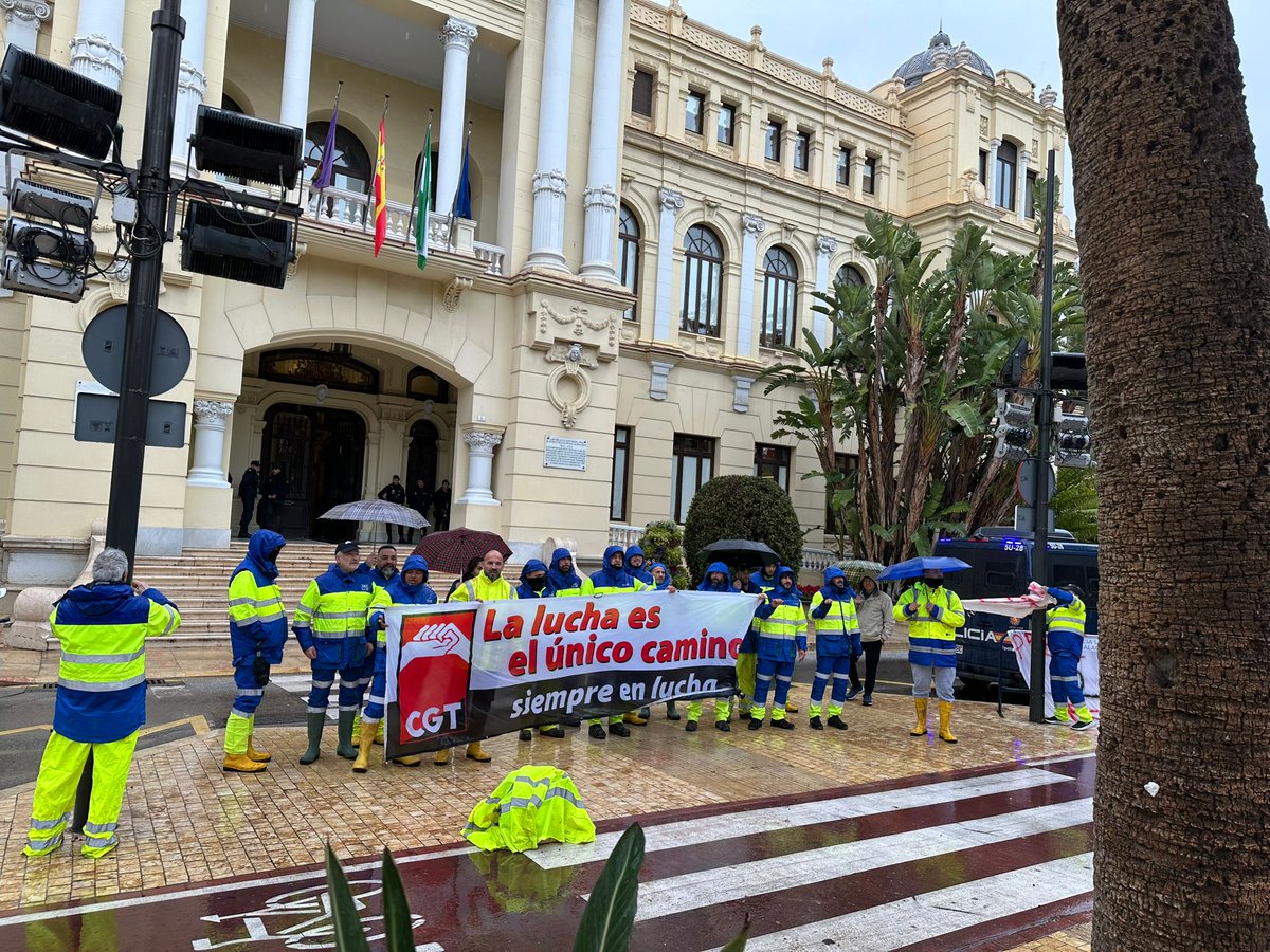 CGT's tweet image. #EMASA #Málaga

La plantilla de @EMASAMalaga alcanza el segundo mes de #huelga contra la #precariedad laboral a la que es sometida por #FCCAqualia y el consistorio @malaga. 

cgt.es/la-plantilla-d…