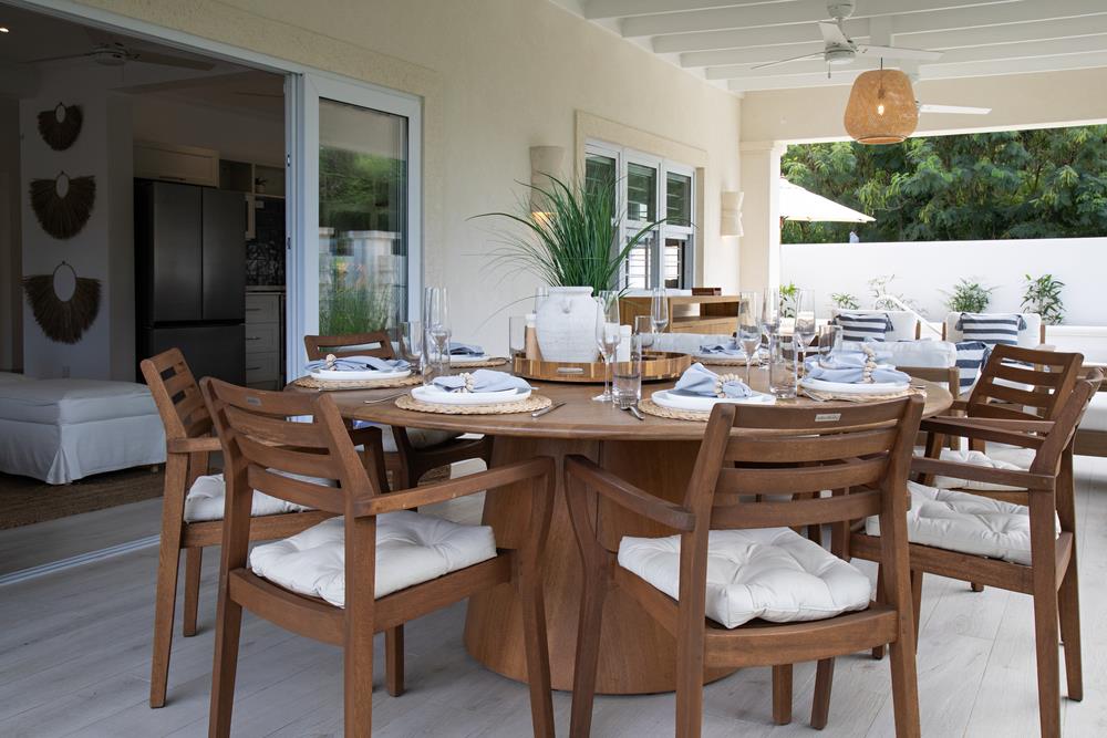 🌴✨ Discover Villa Kai! This charming 3-bed villa features a plunge pool &amp; direct beach access. Combine with nearby Kaiso for up to 14 guests! Snorkel the reef or swim in clear waters. Dive into paradise! 
Explore more: bit.ly/4qbRInG 
#VillaKai #Barbados #LuxuryVilla