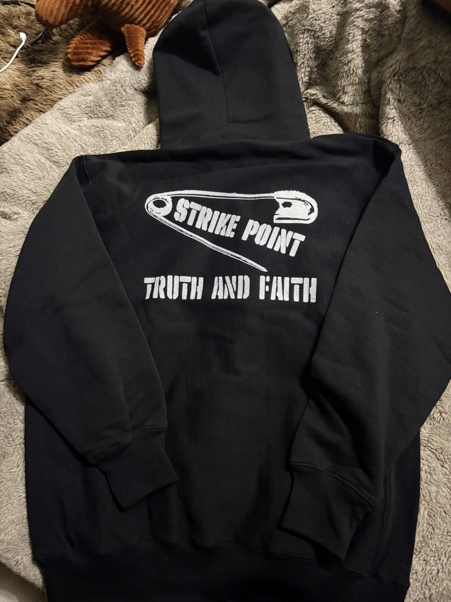 bepo0312's tweet photo. STRIKE POINT さんにお願いした黒ベースのANZEN-PIN HOODIEが届いた!
これで妻とお揃いになってすごい嬉しい🙌
長男と一緒にお風呂入ったし妻が体に優しいトマト入りポトフ作ってくれてたし
とても幸せな一日です🫶全てに感謝🙌
@strikepoint52
#STRIKEPOINT https://t.co/RRQQ75bH3u
