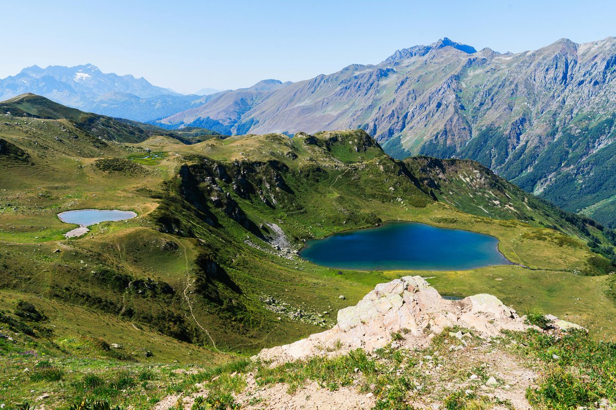 🍀
في زحمة الأيام، أكثر ما يُرهقنا ليس العمل نفسه، بل تشتت القلب بين ما يستحق وما لا يستحق .

اختر ما يغذي روحك بهدوء، واترك الباقي يمضي.. الراحة الحقيقية تأتي من الاختيار الواعي، لا من الفراغ .🌿✨