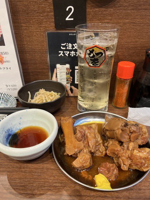 arihiro07's tweet photo. お疲れ様です🍺
豚足煮&amp;ハイボール https://t.co/ocQJhNYelC