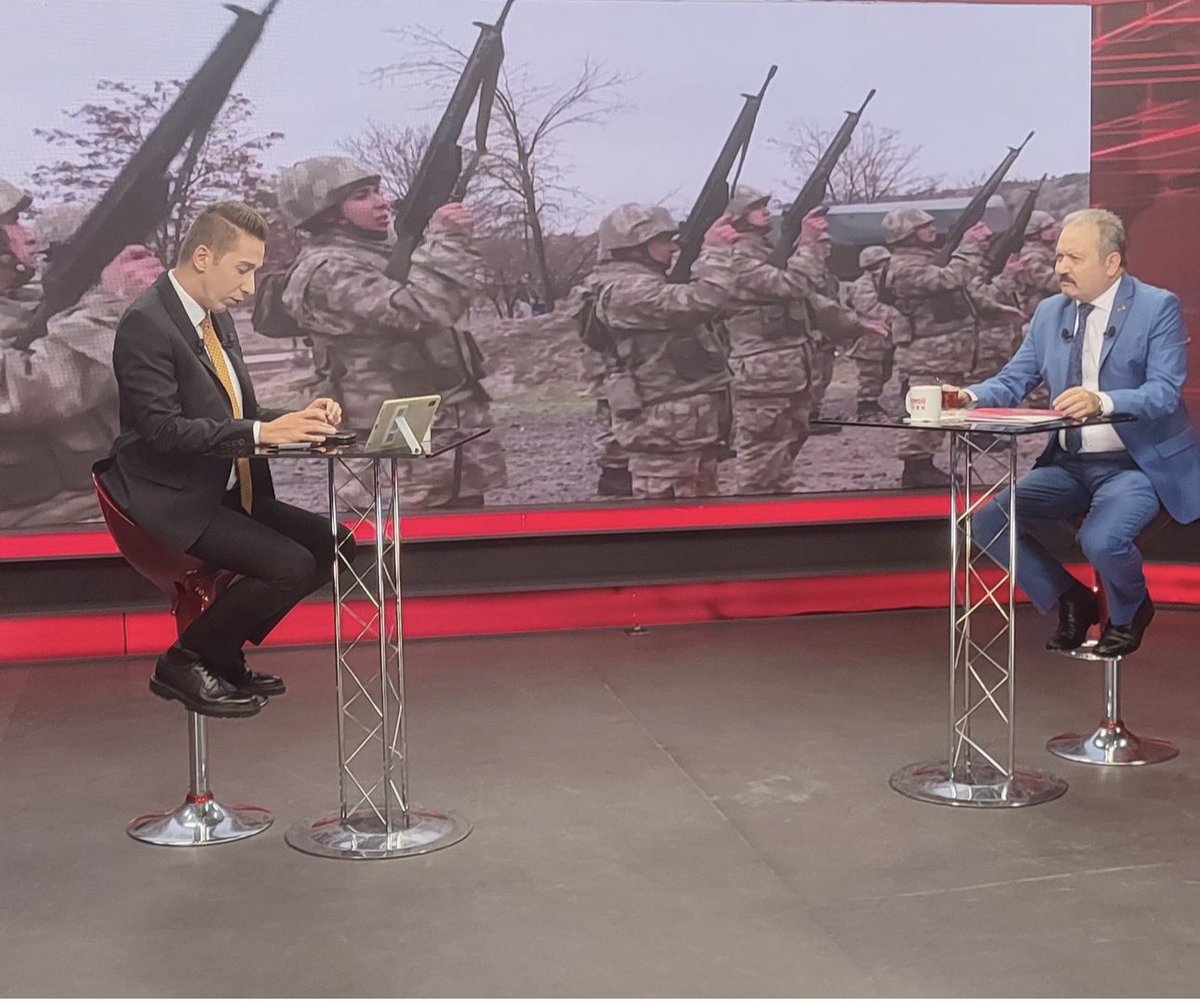 Uzman Çavuş olmak; sadece bir meslek değil, bir ömür boyu taşınan sorumluluktur. Bu ülkenin en zorlu coğrafyalarında, en riskli görevlerinde omuz omuza mücadele eden Uzman Çavuşlar; vatanın güvenliği için gecesini gündüzüne katar. Ancak bu büyük fedakârlığın karşılığında hak