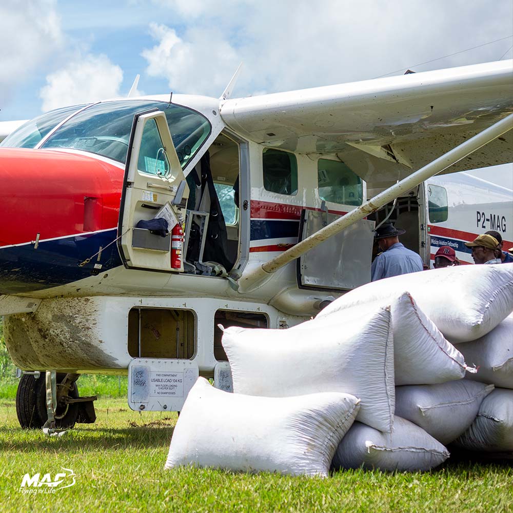 flying4life's tweet image. Do you love #chocolate ?

We do at MAF! Thanks to our #HelpGrowTheirFuture campaign, isolated #cocoa #farmers in #PNG are transporting produce to market in just 30 minutes instead of carrying heavy sacks of beans for 2 days on foot in the heat. Read more: f.mtr.cool/kcqcqjscua