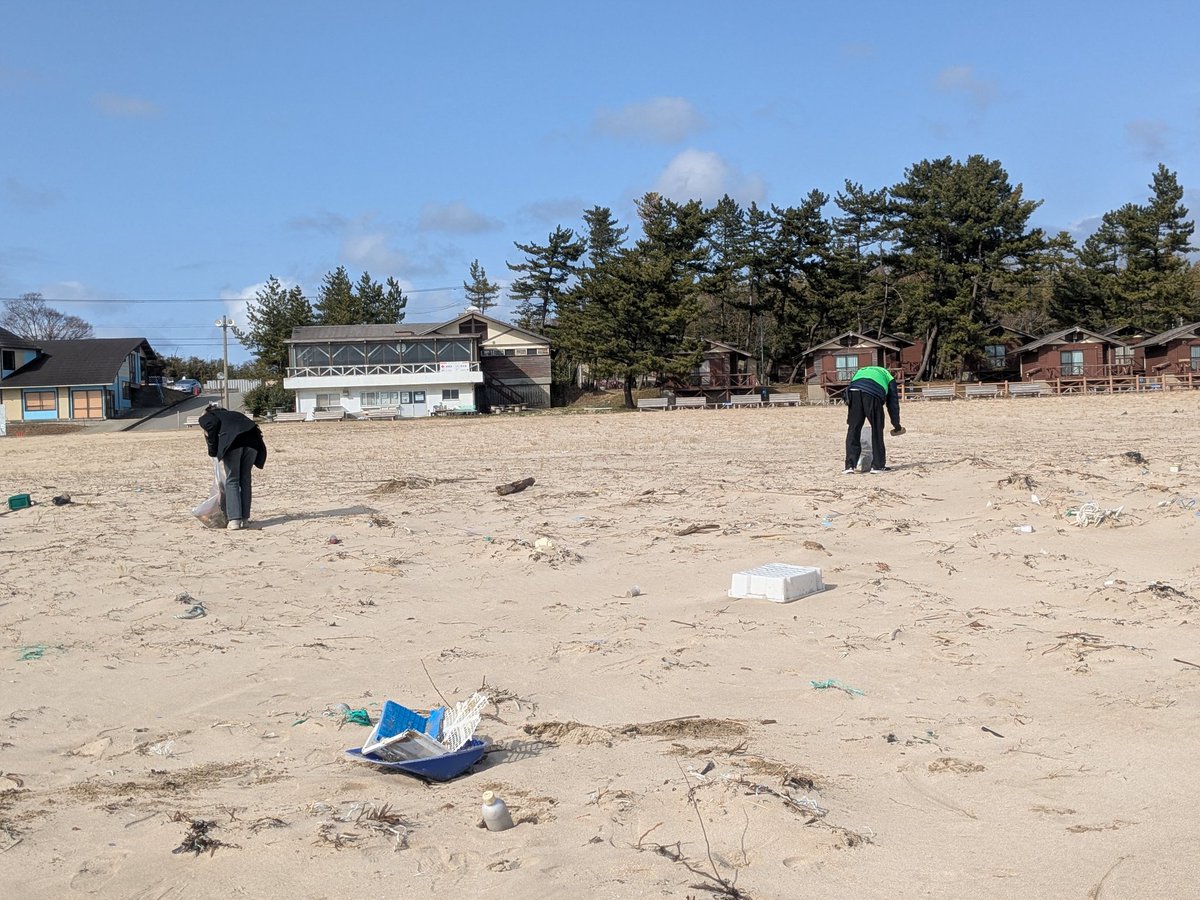 ryuvnc's tweet photo. 【令和6年能登半島地震第7回災害支援ボランティア　1日目】

１日目は志賀町の富来（とぎ）でビーチクリーンを行���ました。
振り返りでは、自分たちの生活を見直したり身近なとこから意識していく必要があるといった意見が出ました。
夜は明日のサロン活動に向けて打ち合わせです！ https://t.co/RtsjzNyQ9B