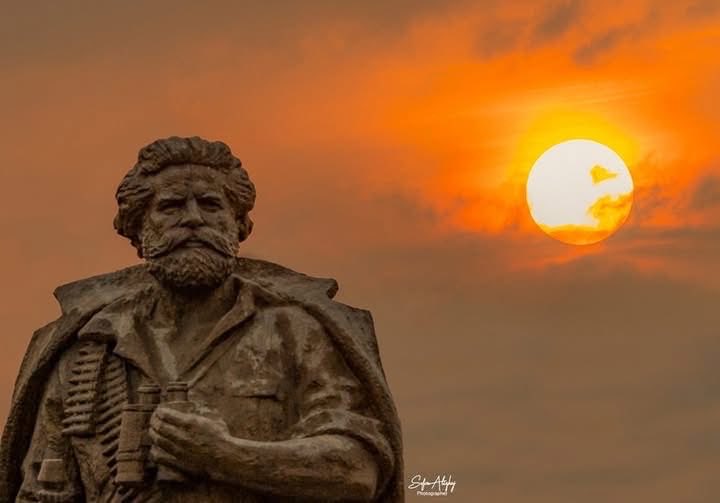 KosovoinAUS's tweet photo. Sot e në çdo Mars, përjetë, ne dhe brezat që do vijnë do të përulemi me respektin më të madh para heronjëve dhe sakrificës bërë në mbrojtje të nderit, dinjitetit, atdheut.

Lavdi e përjetshme!
#Epopeja #UÇK https://t.co/tqX0L1wpF4